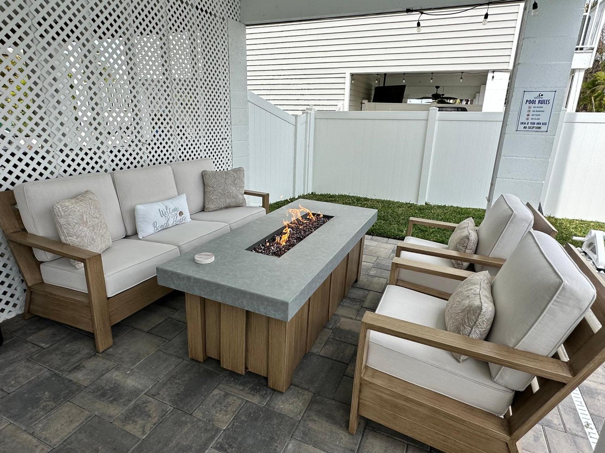 New Build Walkable To Dinner, Live Music & 5 Minute Walk To Holiday home Fort Myers Beach