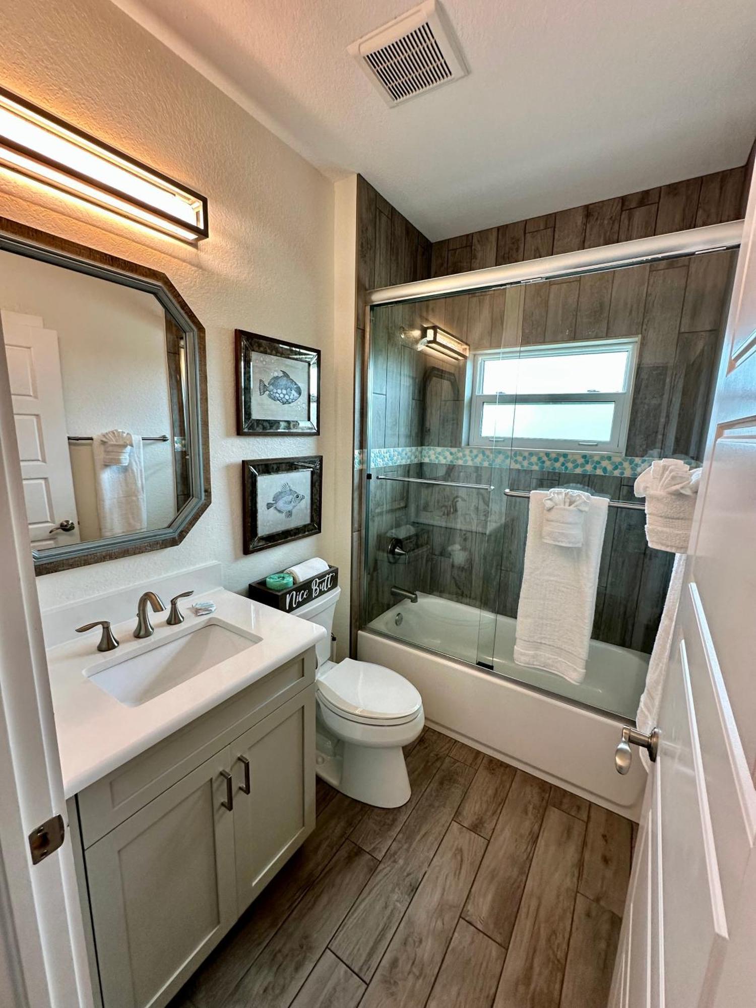 New Build Walkable To Dinner, Live Music & 5 Minute Walk To * Fort Myers Beach