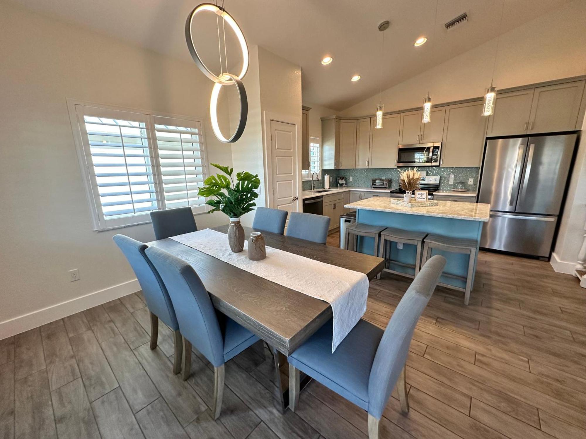 New Build Walkable To Dinner, Live Music & 5 Minute Walk To Holiday home