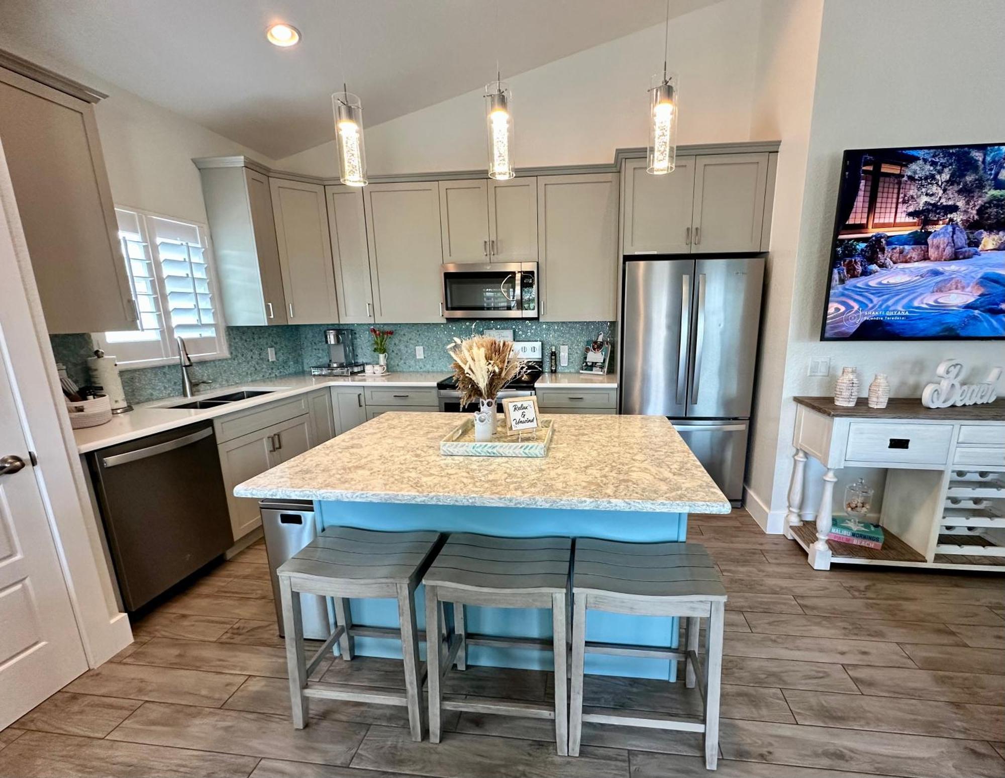 New Build Walkable To Dinner, Live Music & 5 Minute Walk To