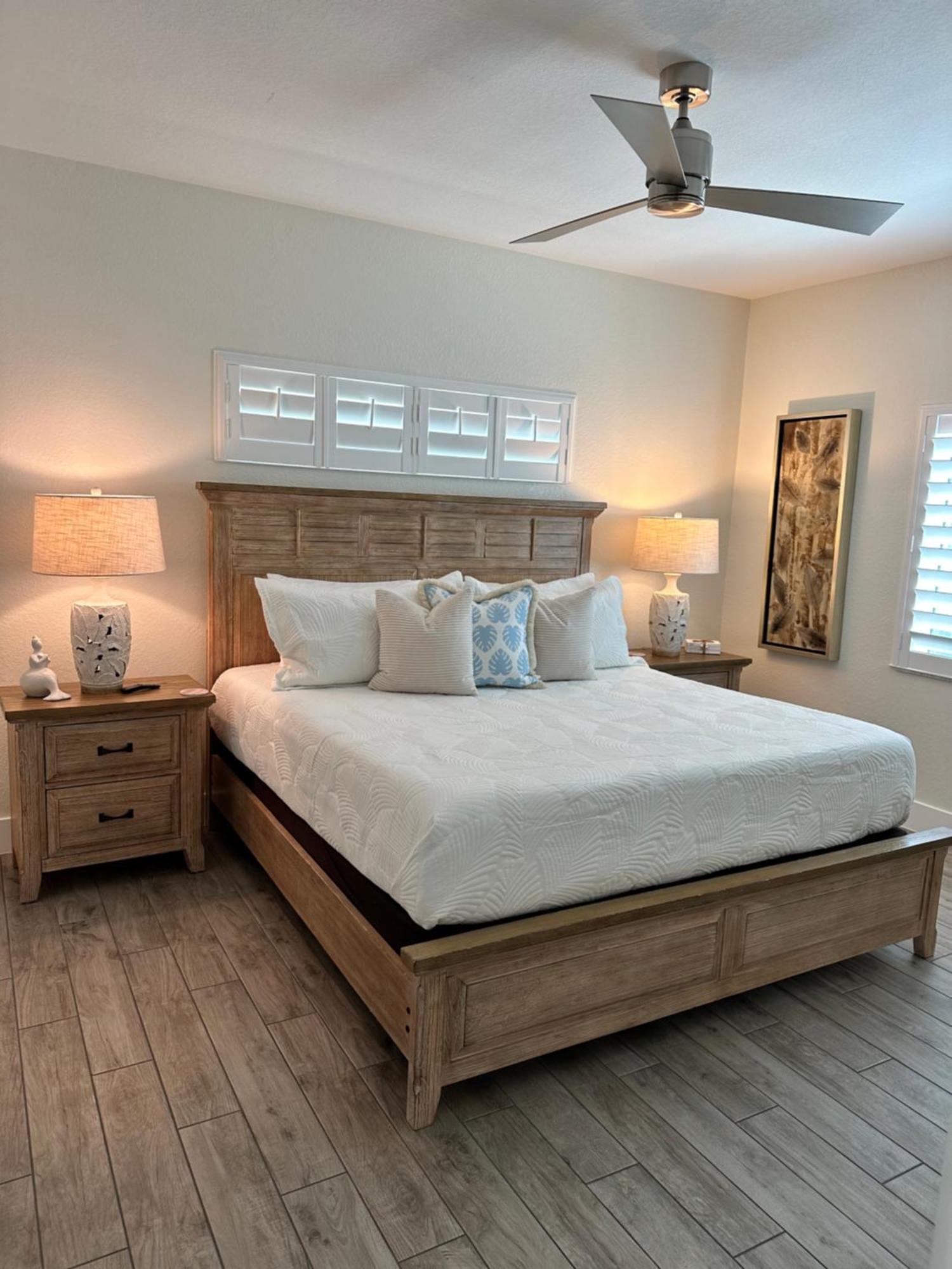 New Build Walkable To Dinner, Live Music & 5 Minute Walk To Fort Myers Beach